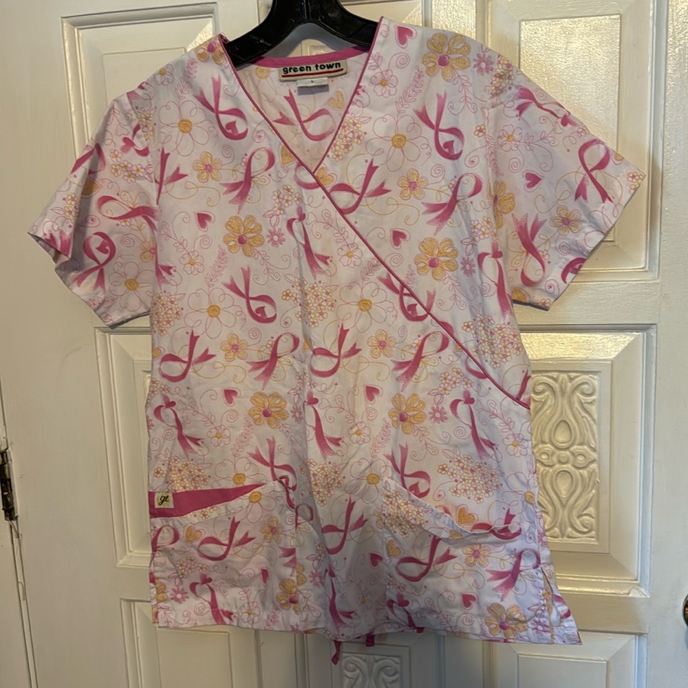 Green Town Breast Cancer Fabric Design Scrub Top Size Small
